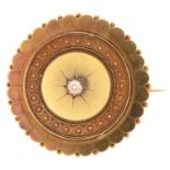 A VICTORIAN DIAMOND TARGET BROOCH, IN GOLD, UNMARKED, 5G