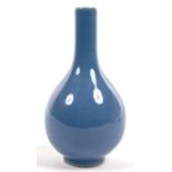 A CHINESE BOTTLE SHAPED BLUE MONOCHROME GLAZED VASE, 17.5CM H