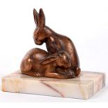 AN ART DECO BRONZED METAL SCULPTURE OF RABBITS ON MARBLE BASE, 11CM H, 1930'S