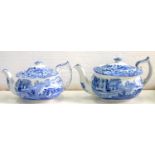 TWO GRADUATED COPELAND BLUE PRINTED EARTHENWARE SPODE'S ITALIAN PATTERN TEAPOTS AND COVERS, 13CM H