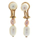 A PAIR OF CULTURED PEARL DROP EARRINGS IN GOLD MARKED 375