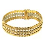 A 9CT GOLD MESH BRACELET WITH PLAIN CLASP, 26G