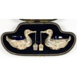 A PAIR OF GEORGE V SILVER DUCK NOVELTY SALT CELLARS, 6 CM H, BLUE GLASS LINER, BY CRISFORD & NORRIS,