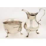 A VICTORIAN SILVER CREAM JUG, 10 CM H, LONDON 1897 AND A GEORGE V SILVER SUGAR BOWL, 8 CM DIAM,