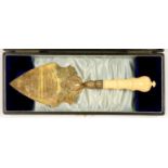 A VICTORIAN SILVER GILT TROWEL, 28 CM L, INSCRIBED THE WORSHIPFUL COMPANY OF HABERDASHERS