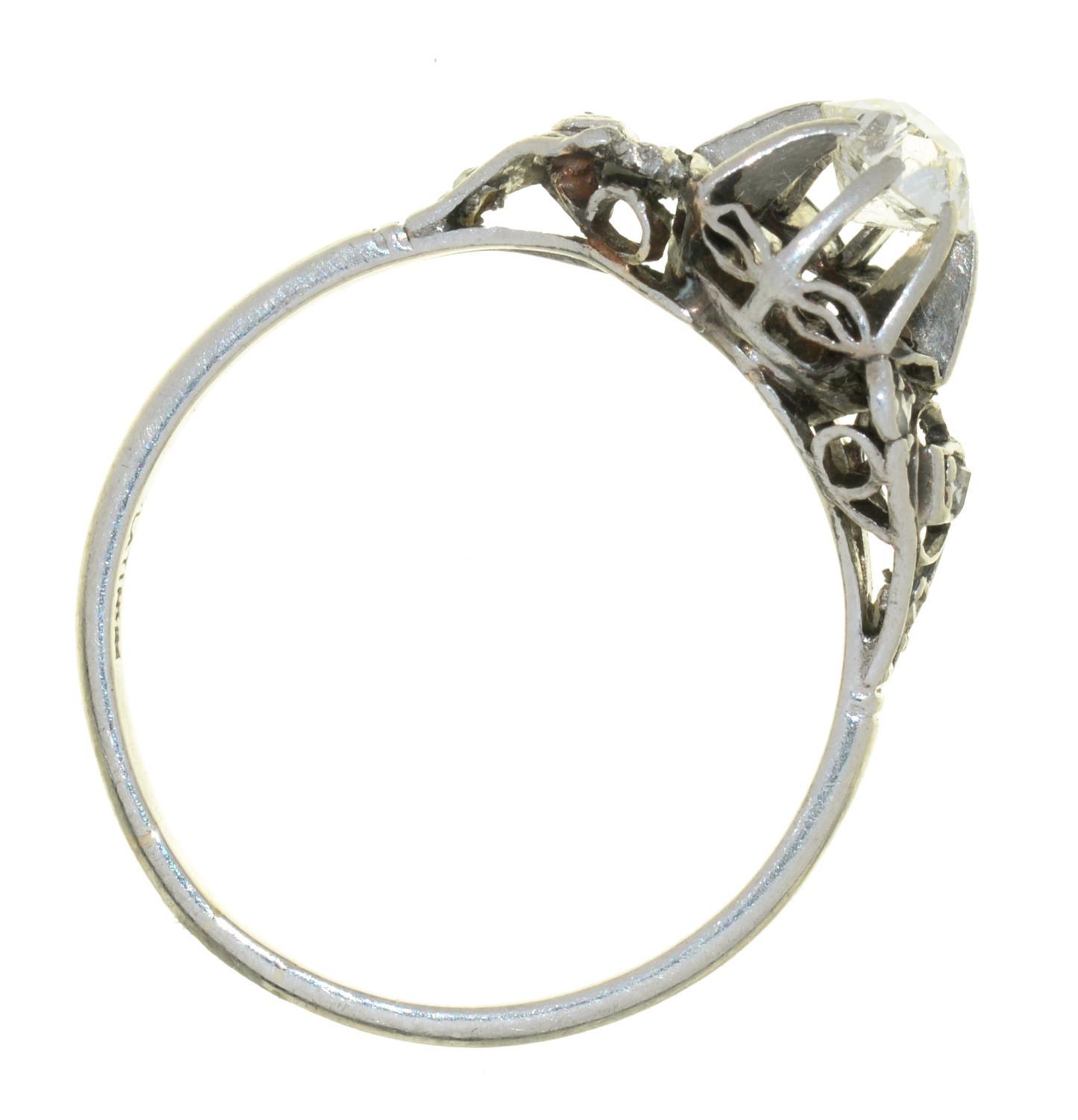 AN OLD CUT DIAMOND SOLITAIRE RING IN PLATINUM, 3.5G, SIZE P - Image 2 of 2