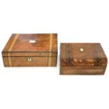 A VICTORIAN INLAID WALNUT WRITING BOX WITH COLOURED STRAW WORK BANDS, (DAMAGED) INTERIOR, 35CM L AND