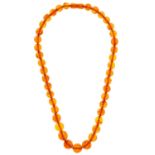 A NECKLACE OF AMBER BEADS, 41G