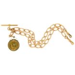 A 9CT GOLD ALBERT AND T-BAR WITH GOLD COIN, LINKS INDIVIDUALLY MARKED, 35.5 CM L OVERALL, THE