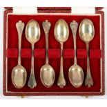 A SET OF SIX ELIZABETH II SILVER TEASPOONS, BY FRANCIS HOWARD LTD, SHEFFIELD 1977, CASED, 2OZS