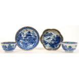 A CHINESE EXPORT PORCELAIN BLUE AND WHITE TEAPOT STAND GILDED IN ENGLAND, 13CM D, C1780-90 AND A