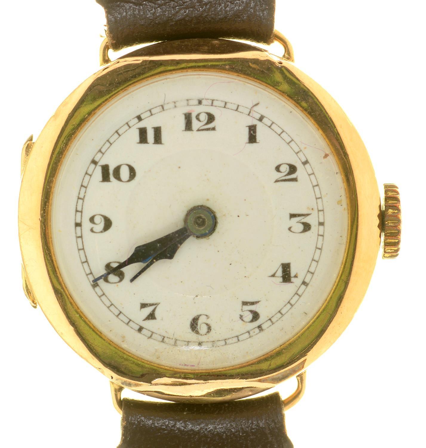 A SWISS 9CT GOLD LADY'S WRISTWATCH WITH ENAMEL DIAL, IMPORT MARKED LONDON 1926, LEATHER STRAP