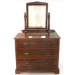 AN EDWARDIAN MAHOGANY MIRROR BACKED DRESSING TABLE BY MAPLE AND CO, 83CM H X 90CM W, A CARVED OAK