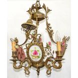 A GILTMETAL THREE BRANCH CHANDELIER, DECORATED WITH PORCELAIN FLOWERS