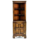 AN ANTIQUE STYLE OAK CORNER CUPBOARD, THE LOWER PART ENCLOSED BY A PANELLED DOOR, 178CM H