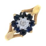 A SAPPHIRE AND DIAMOND CLUSTER RING IN 9CT GOLD, BIRMINGHAM 1979, 2.4G, SIZE N