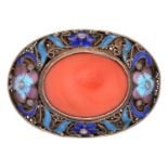 A CHINESE CORAL CABOCHON BROOCH, EARLY 20TH C with foliate guilloche enamel and silver gilt filigree