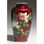 A JAPANESE CHERRY RED GIN BARI GROUND CLOISONNE ENAMEL VASE, SHOWA PERIOD decorated with roses,