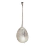 AN ELIZABETH I SILVER SEAL TOP SPOON  the numbus with pricked initials IA, 14.5cm l, maker's mark
