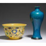 A CHINESE KINGFISHER BLUE MONOCHROME GLAZED VASE, 19TH/20TH C 19cm h and a Kochi ware yellow