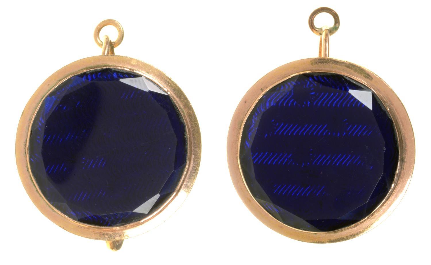 A PAIR OF GEORGIAN FOILED BLUE 'VAUXHALL' GLASS EARRINGS in gold, unmarked, 2.3 cm diameter, 11.5g