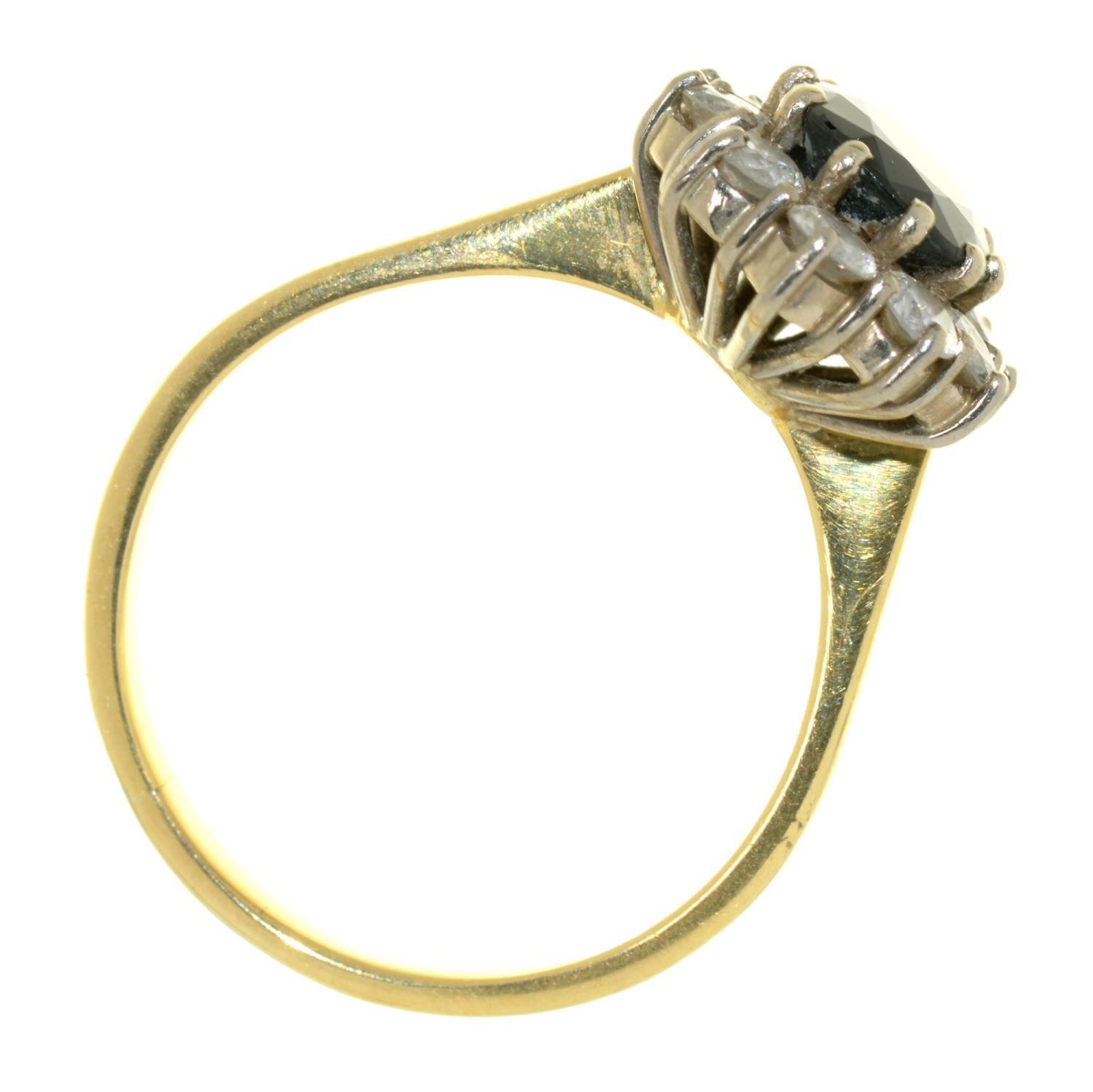 A SAPPHIRE AND DIAMOND CLUSTER RING IN 18CT GOLD, LONDON 1986, 6G, SIZE Q NO DAMAGE TO STONES. BUILD - Image 2 of 2