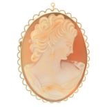 A SHELL CAMEO PENDANT BROOCH IN GOLD, 6 CM L, MARKED 9CT, 17G NO DAMAGE TO CAMEO. LIGHT SURFACE WEAR