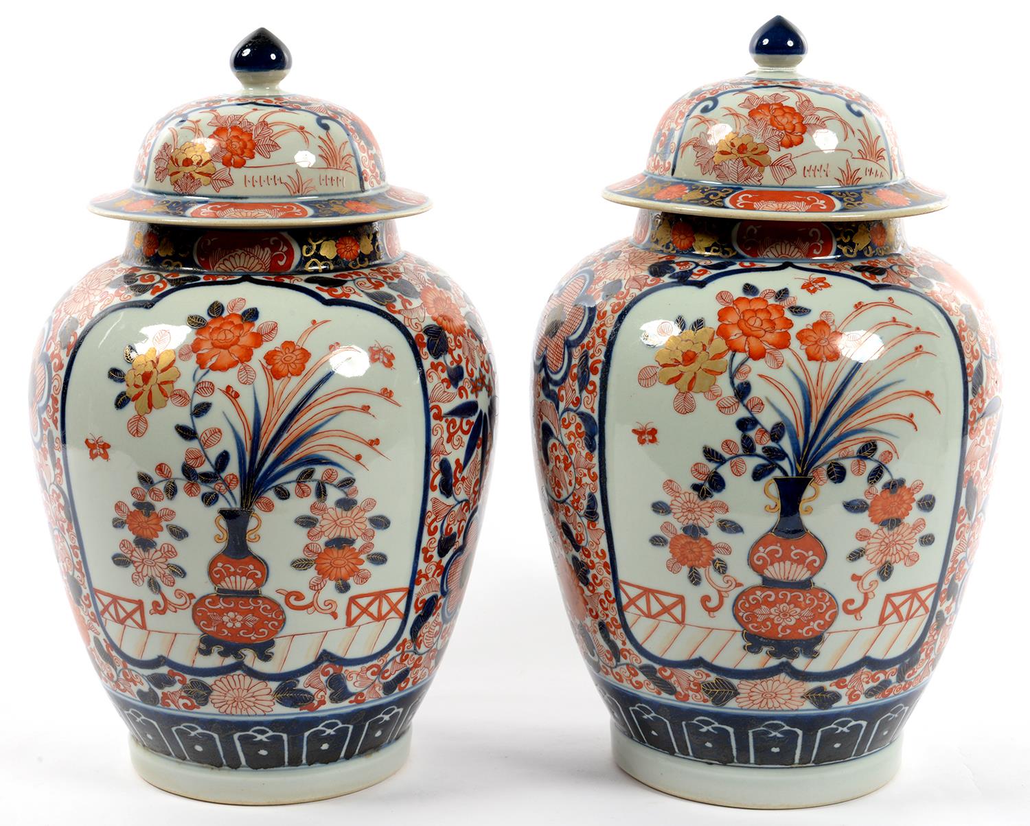 A PAIR OF JAPANESE IMARI OVIFORM JARS  AND COVERS, 38CM H, EARLY 20TH C