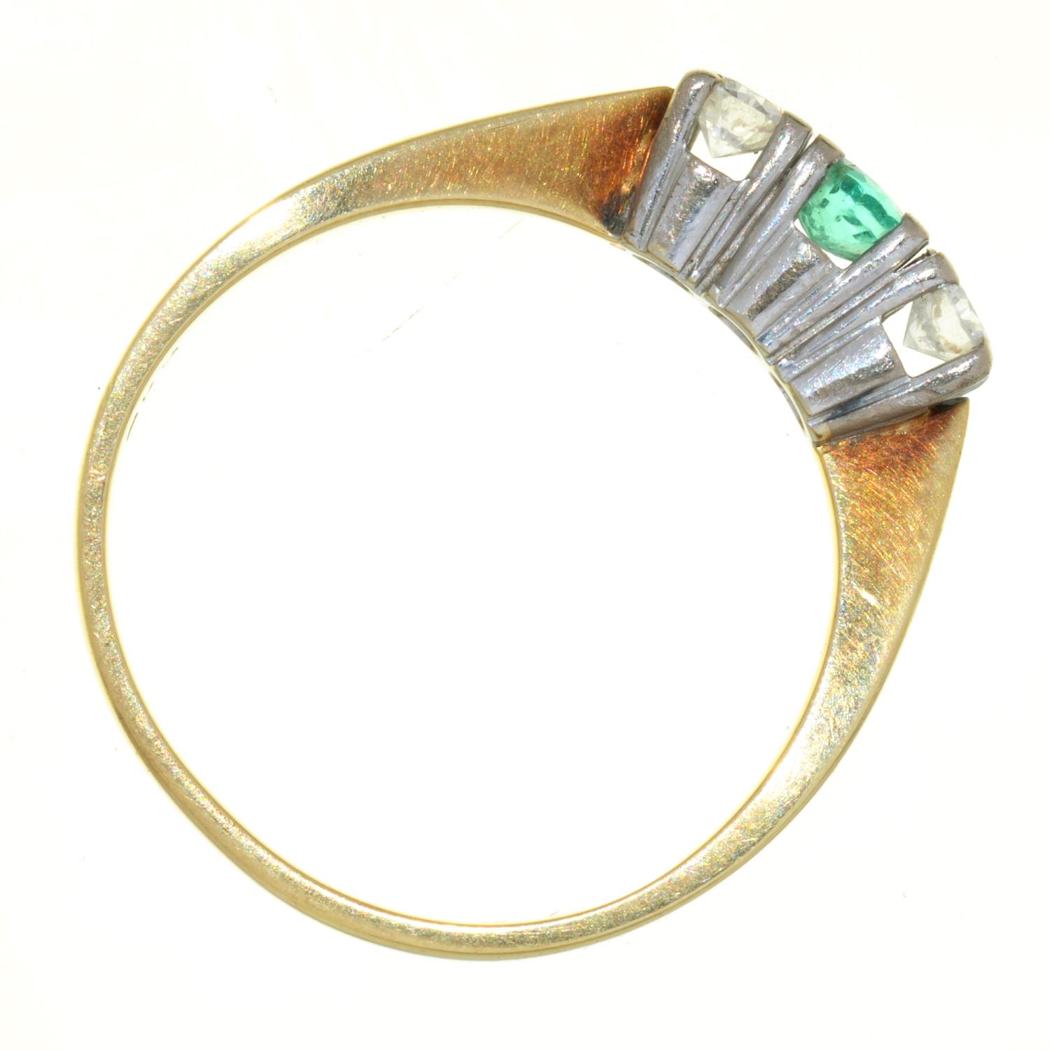 AN EMERALD AND DIAMOND THREE STONE RING IN GOLD, MARKED 585, 3.8G, SIZE O GOOD CONDITION. NO - Image 2 of 2