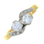A DIAMOND CROSSOVER RING IN GOLD, MARKED 18CT, 3G, SIZE L ½ NO DAMAGE TO DIAMONDS. BUILDUP OF DIRT