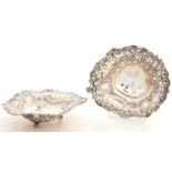 A PAIR OF VICTORIAN PIERCED SILVER PIN DISHES, 9 CM L, BY NATHAN & HAYES, BIRMINGHAM 1896, 1OZ 3DWTS