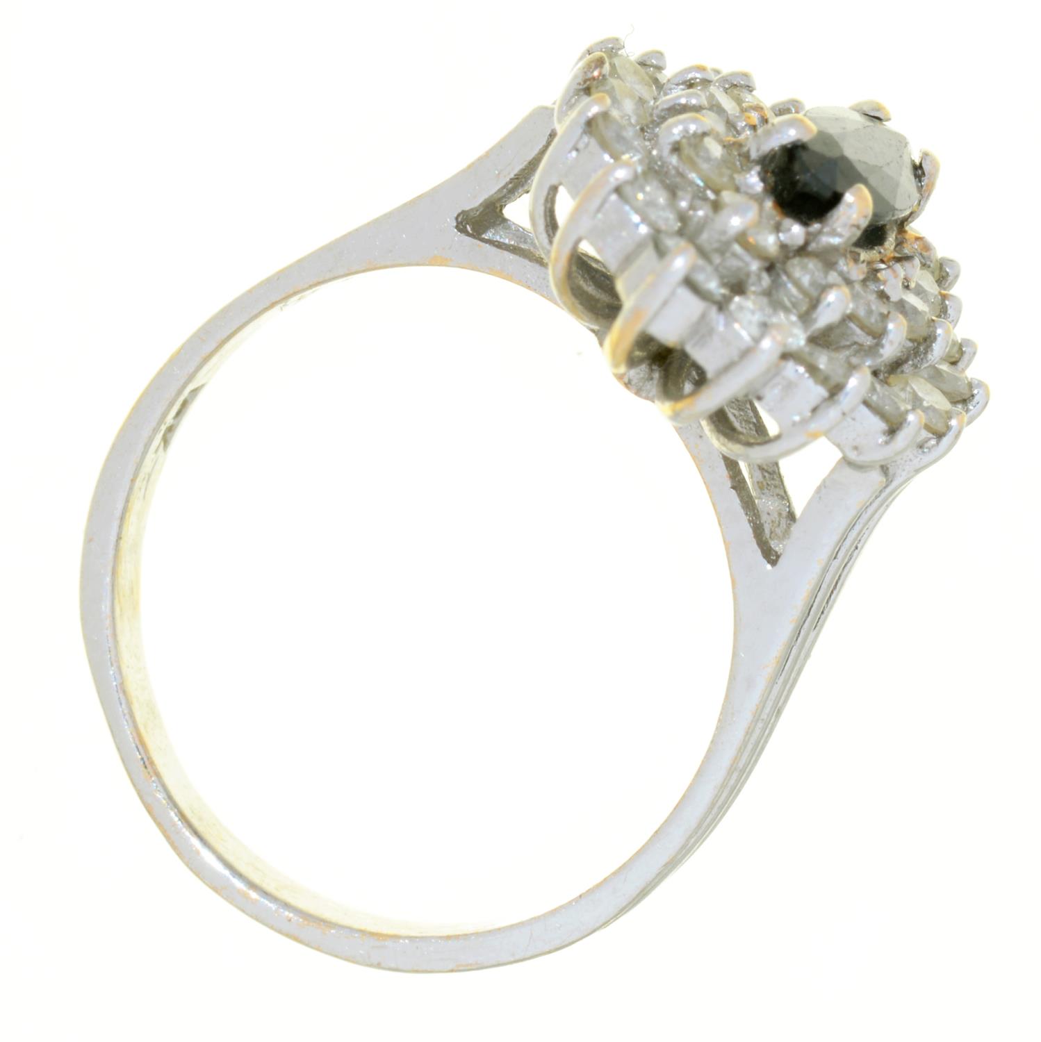 A SAPPHIRE AND DIAMOND CLUSTER RING IN WHITE GOLD, MARKED 18K, 4.4G, SIZE J WEAR CONSISTENT WITH AGE - Image 2 of 2