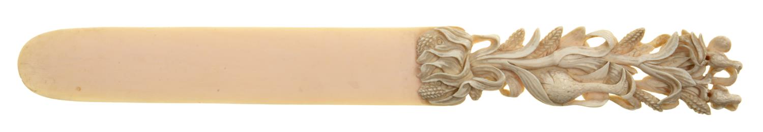 AN IVORY LETTER KNIFE, THE HANDLE CARVED WITH BIRDS AND NATURALISTIC FOLIAGE, 30CM L, LATE 19TH C - Image 2 of 2