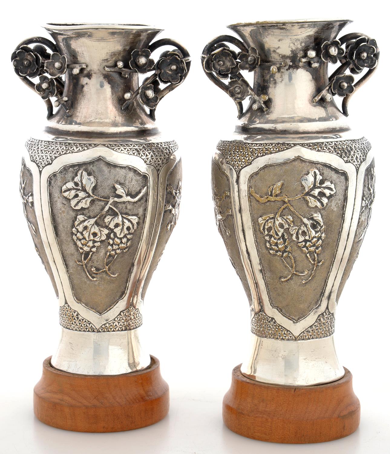 A PAIR OF CHINESE SILVER VASES, 17 CM H, WITH SILVER GILT DECORATION, MARKED IN CHINESE, OM FIXED