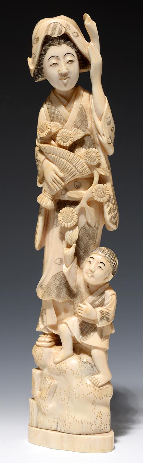 A JAPANESE IVORY OKIMONO OF A BIJIN AND CHILDREN, 33.5CM H, SIGNED, MEIJI PERIOD