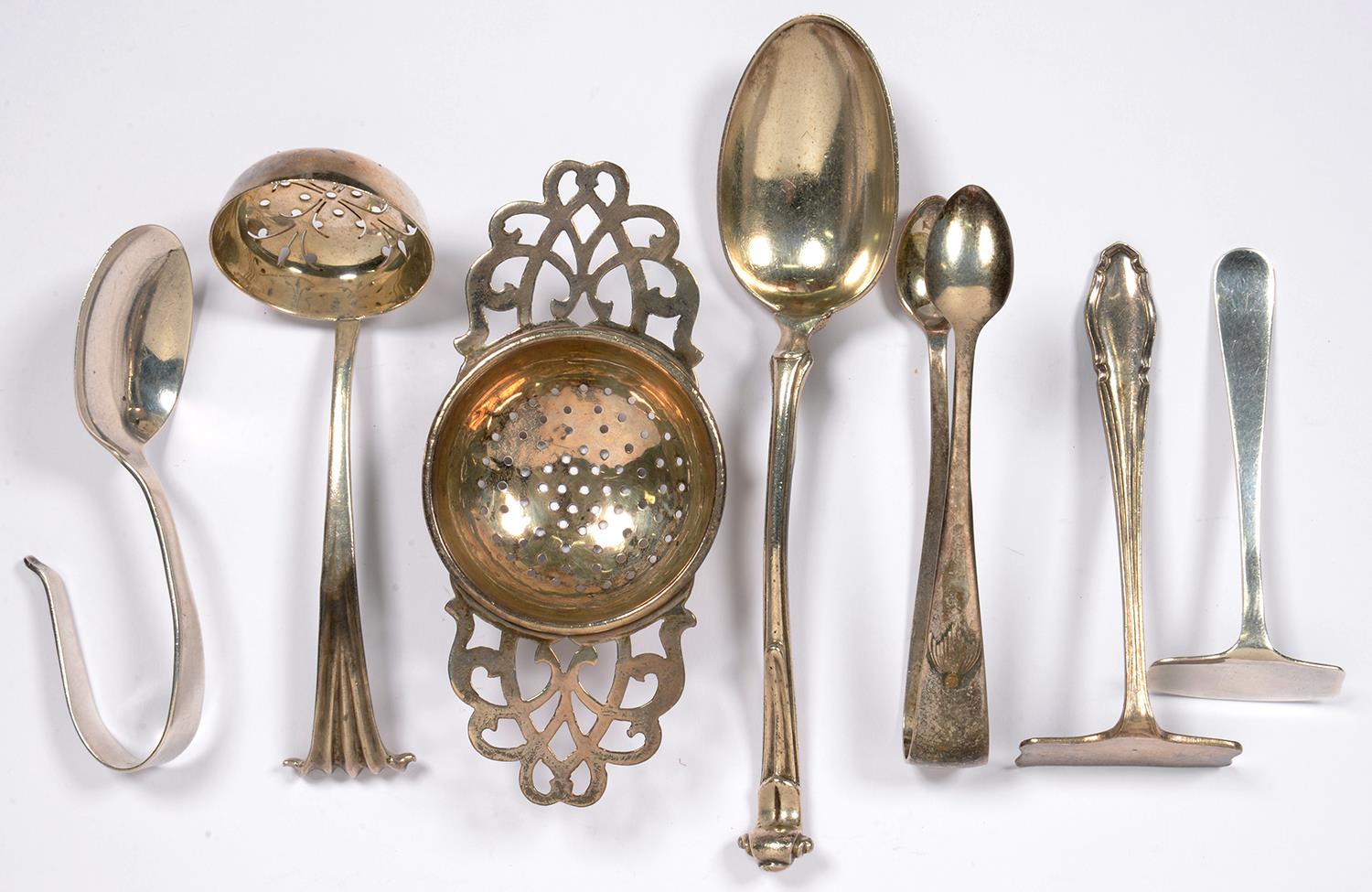 MISCELLANEOUS SILVER FLATWARE, TO INCLUDE TEA STRAINER, SIFTER, ETC, VICTORIAN AND LATER, 5OZS