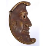 A LATE 19TH C EMBOSSED BRASS MAN IN THE MOON NOVELTY VESTA CASE, 5CM H