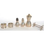 MISCELLANEOUS SILVER ARTICLES, TO INCLUDE AN ELIZABETH II SILVER PEPPER MILL, LONDON 1977, A PAIR OF