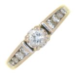 A DIAMOND SOLITAIRE RING IN PLATINUM, DIAMONDS IN TOTAL APPROX 0.5CT, UNMARKED, 4G, SIZE H ½ NO