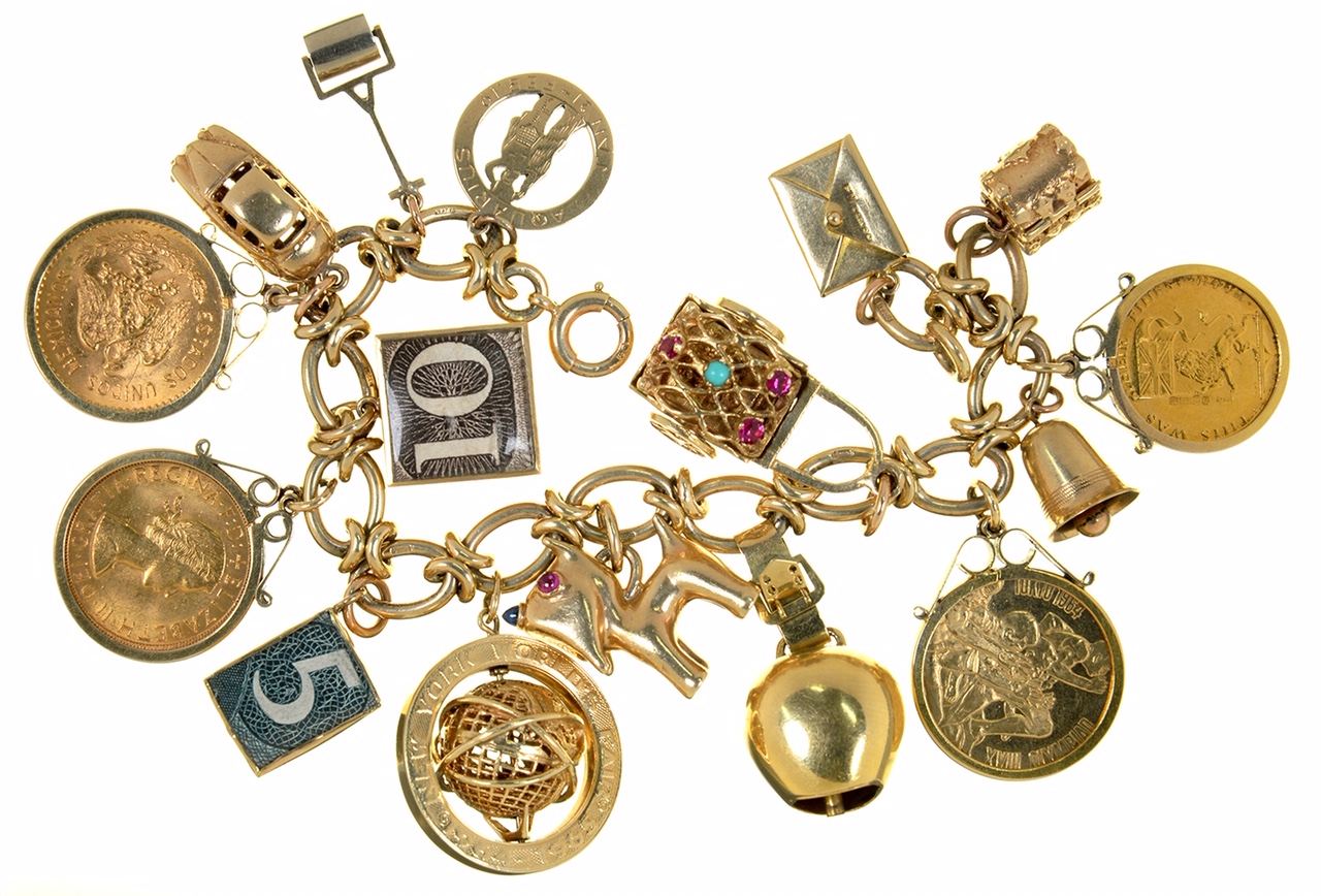 A 9CT GOLD CHARM BRACELET, TO INCLUDE A SOVEREIGN 1958, A 10 MEXICAN PESOS GOLD COIN, A 1964 TOKYO