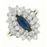 A SAPPHIRE AND DIAMOND CLUSTER RING IN WHITE GOLD, MARKED 18K, 4.4G, SIZE J WEAR CONSISTENT WITH AGE