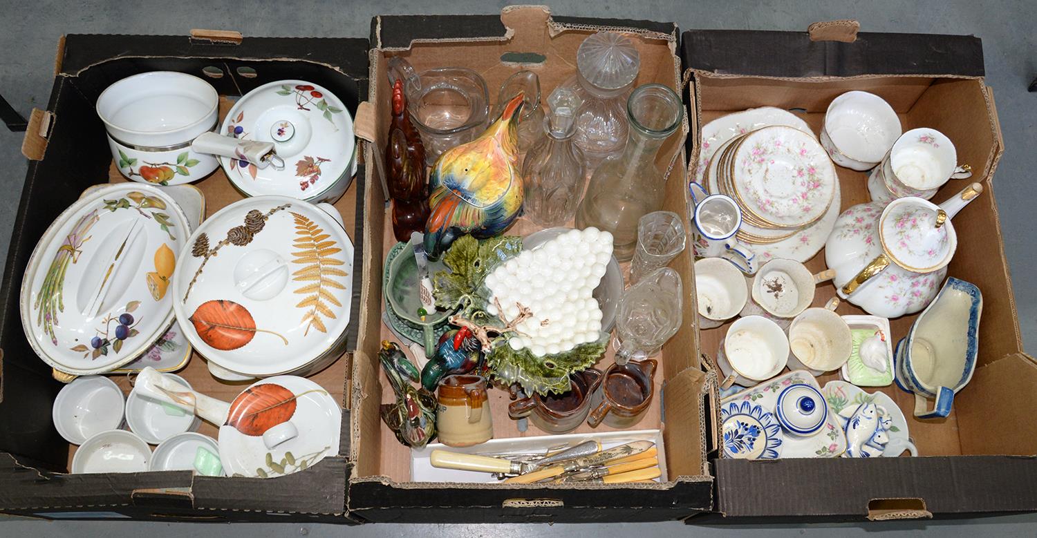 MISCELLANEOUS GLASS AND CERAMICS, INCLUDING A PARAGON VICTORIANA ROSE CHINA TEA SERVICE, ETC