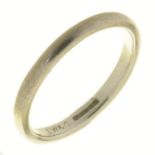 AN 18CT WHITE GOLD WEDDING RING, LONDON 2001, 3.5G, SIZE O LIGHT WEAR CONSISTENT WITH AGE AND USE