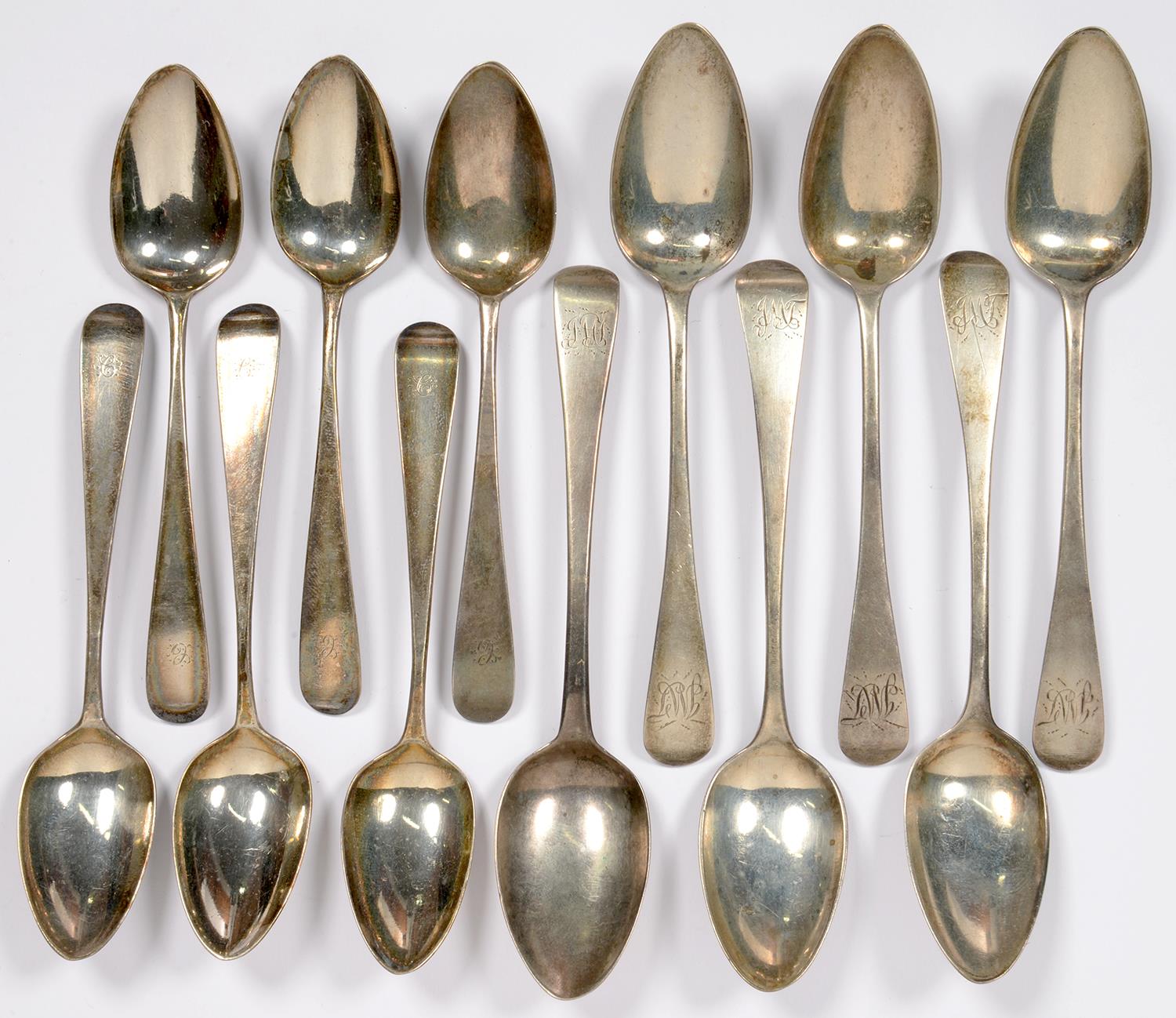 TWELVE GEORGE III SILVER SPOONS, 5OZS 12DWTS TARNISHED