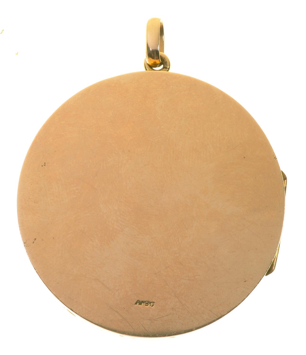 A ROUND GOLD LOCKET, 42 MM DIAM, MARKED AW90, 20G IN GOOD CONDITION WITH LIGHT SURFACE WEAR - Image 2 of 2