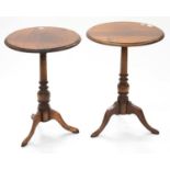 AN OAK TRIPOD TABLE, EARLY 20TH C, 62CM H X 43CM D AND ANOTHER SIMILAR