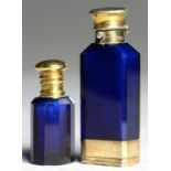 A VICTORIAN SILVER GILT MOUNTED BLUE GLASS COMBINATION SCENT BOTTLE - VINAIGRETTE, 10CM H, BY S.