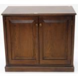 AN OAK CUPBOARD WITH PANELLED DOORS, 81CM H; 95 X 50CM