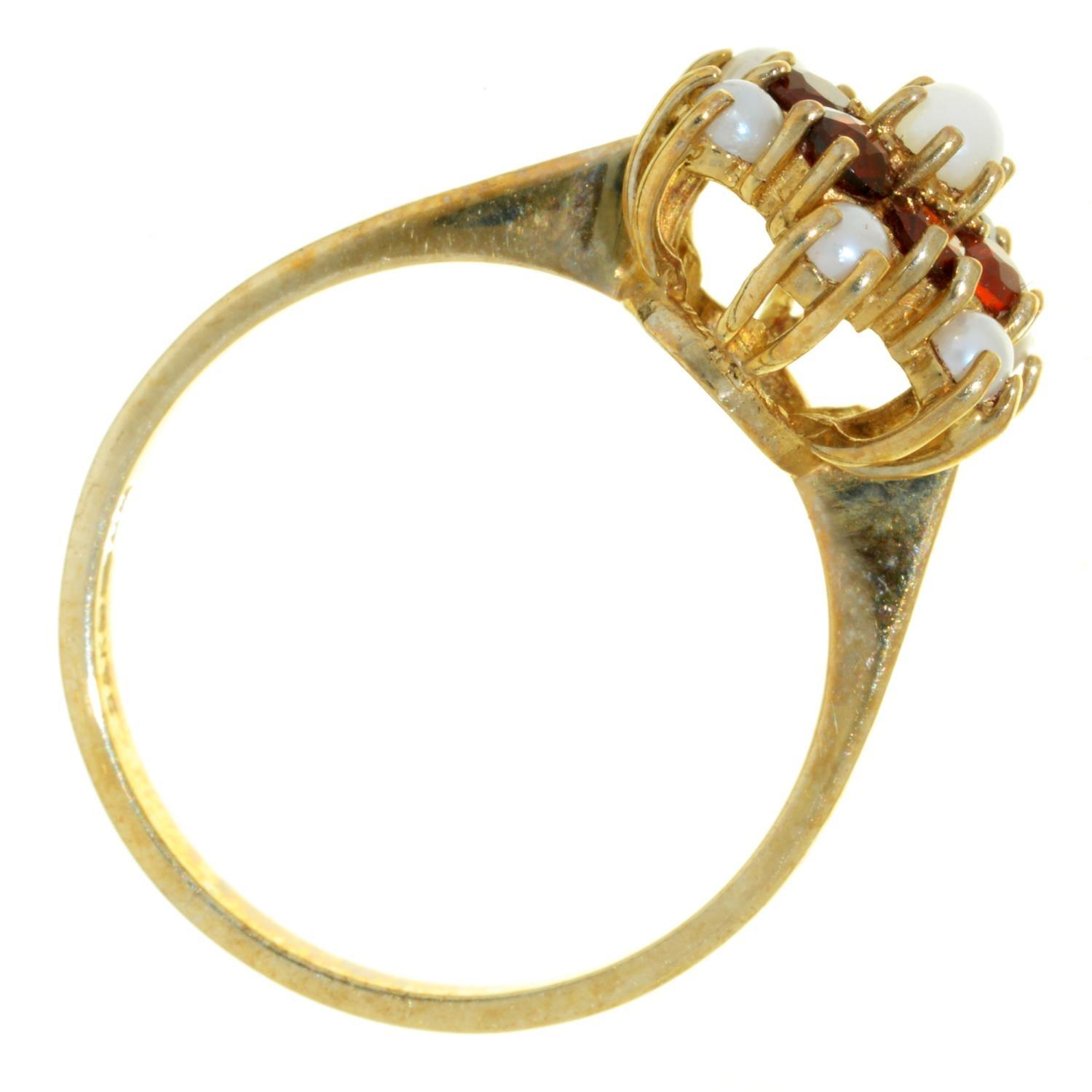 A GARNET AND CULTURED PEARL RING, IN 9CT GOLD, LONDON 1988, 2.1G, SIZE L Good condition - Image 2 of 2