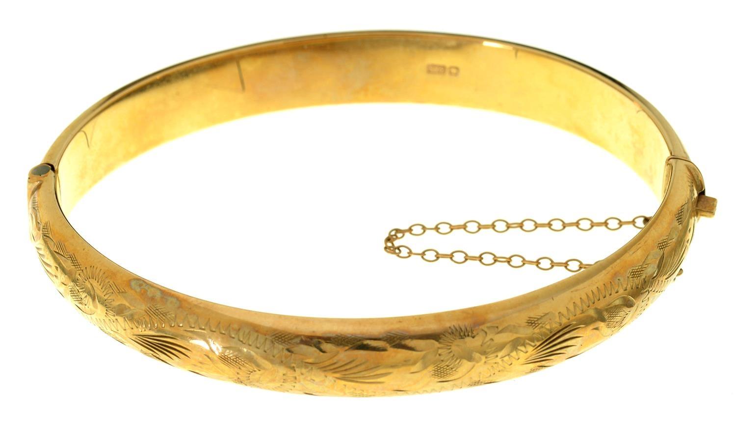 A 9CT GOLD BANGLE, FOLIATE ENGRAVED, 68MM W, BIRMINGHAM 1954, 11.5G No play in hinge, not dented